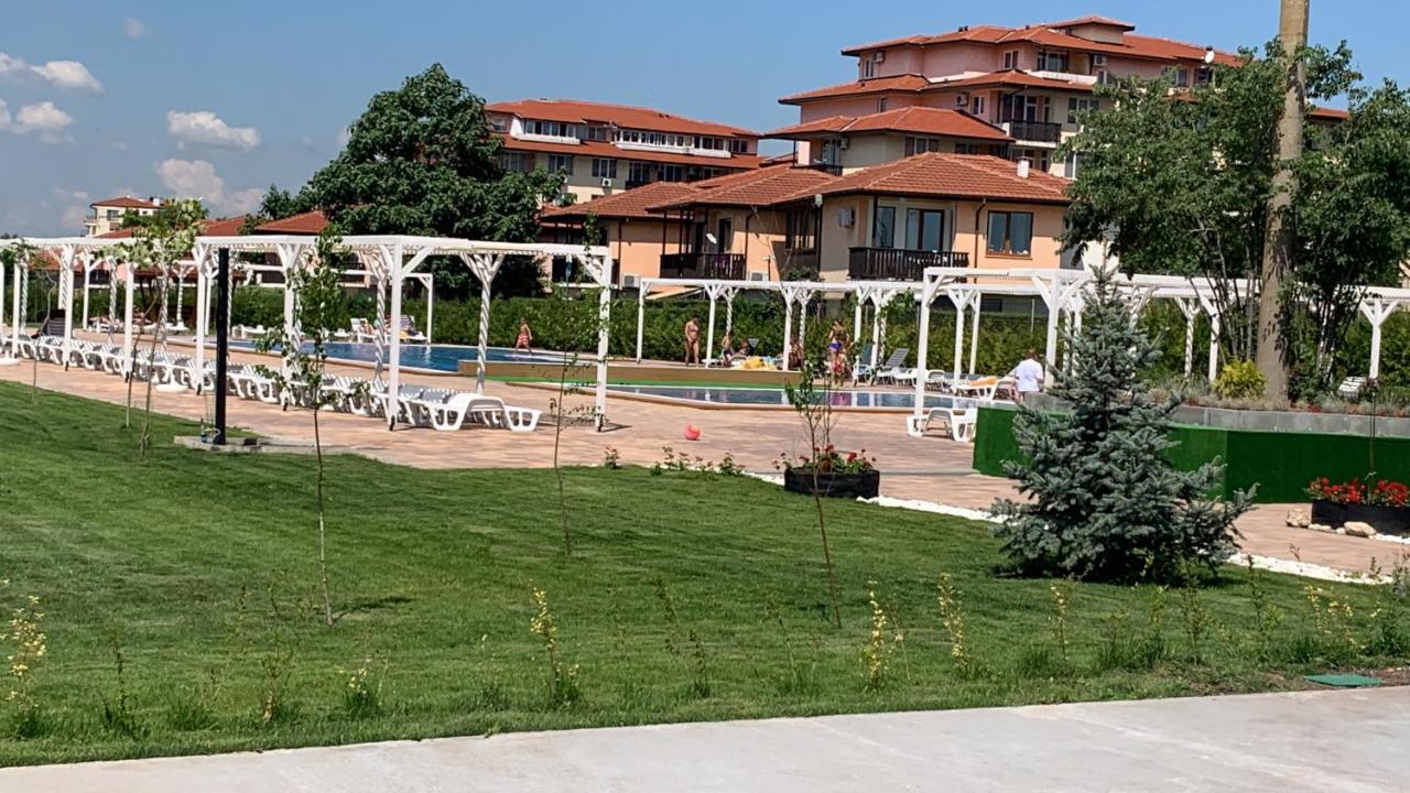 Apartcomplex Chateau Aheloy Luaran gambar