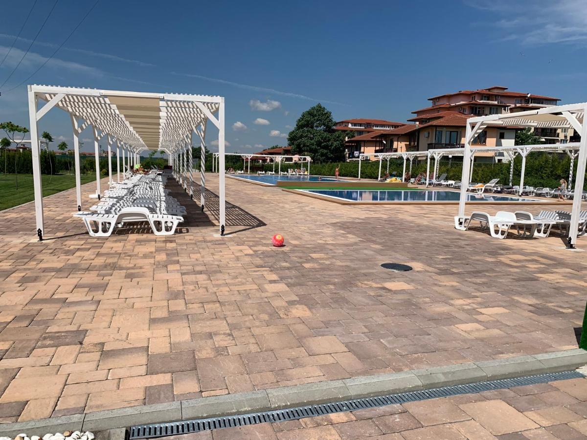 Apartcomplex Chateau Aheloy Luaran gambar