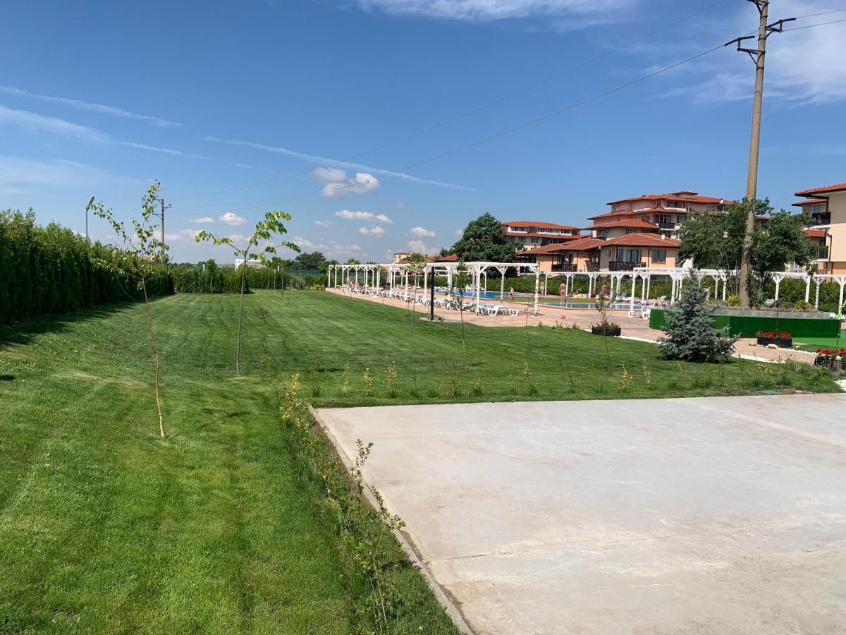 Apartcomplex Chateau Aheloy Luaran gambar