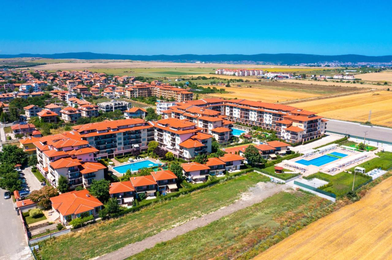 Apartcomplex Chateau Aheloy Luaran gambar