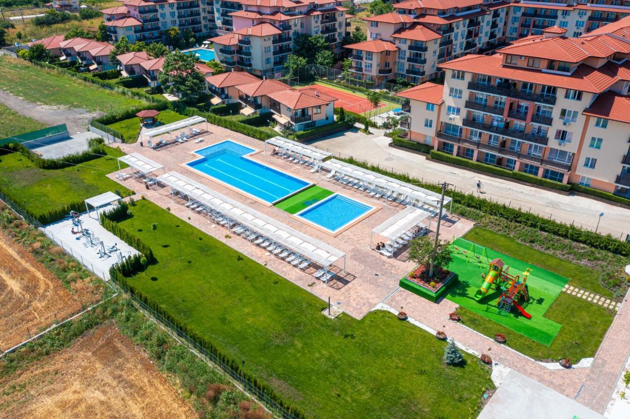 Apartcomplex Chateau Aheloy Luaran gambar