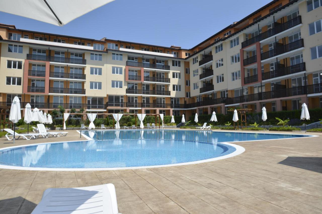 Apartcomplex Chateau Aheloy Luaran gambar